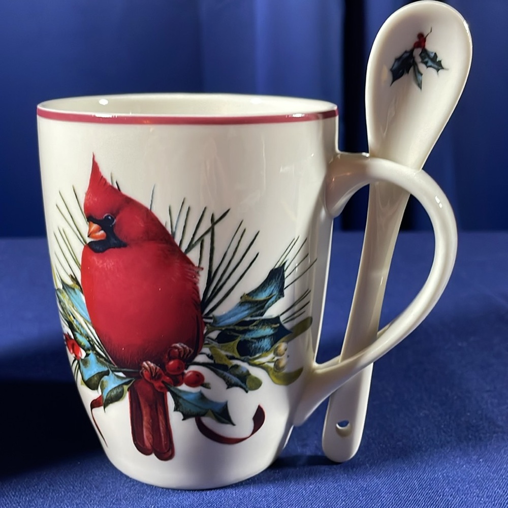 Two Lenox Winter Greetings Cardinal decorated mugs with spoons - Picture 4 of 10